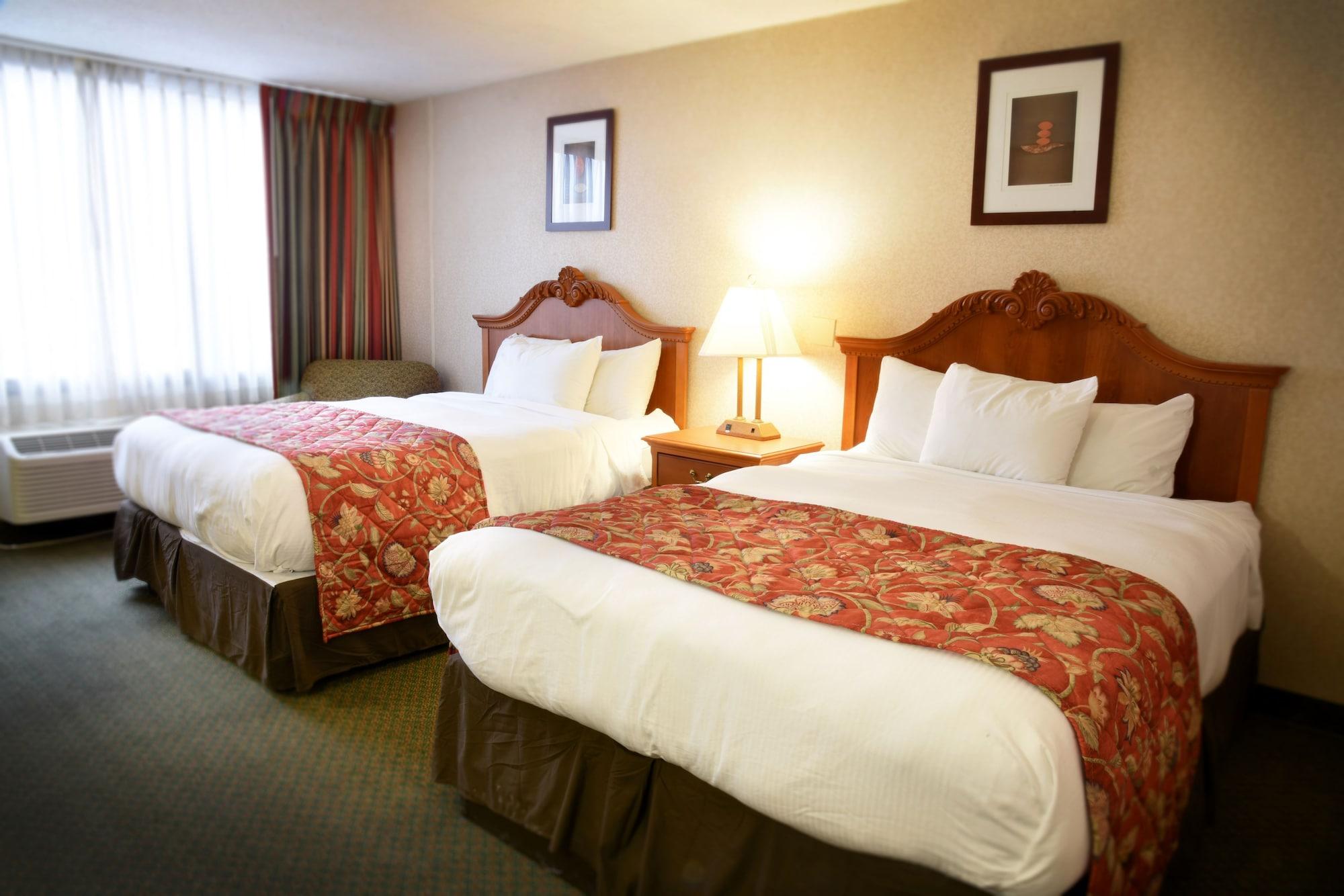 Ramada by Wyndham Triangle/Quantico Hotel Bagian luar foto