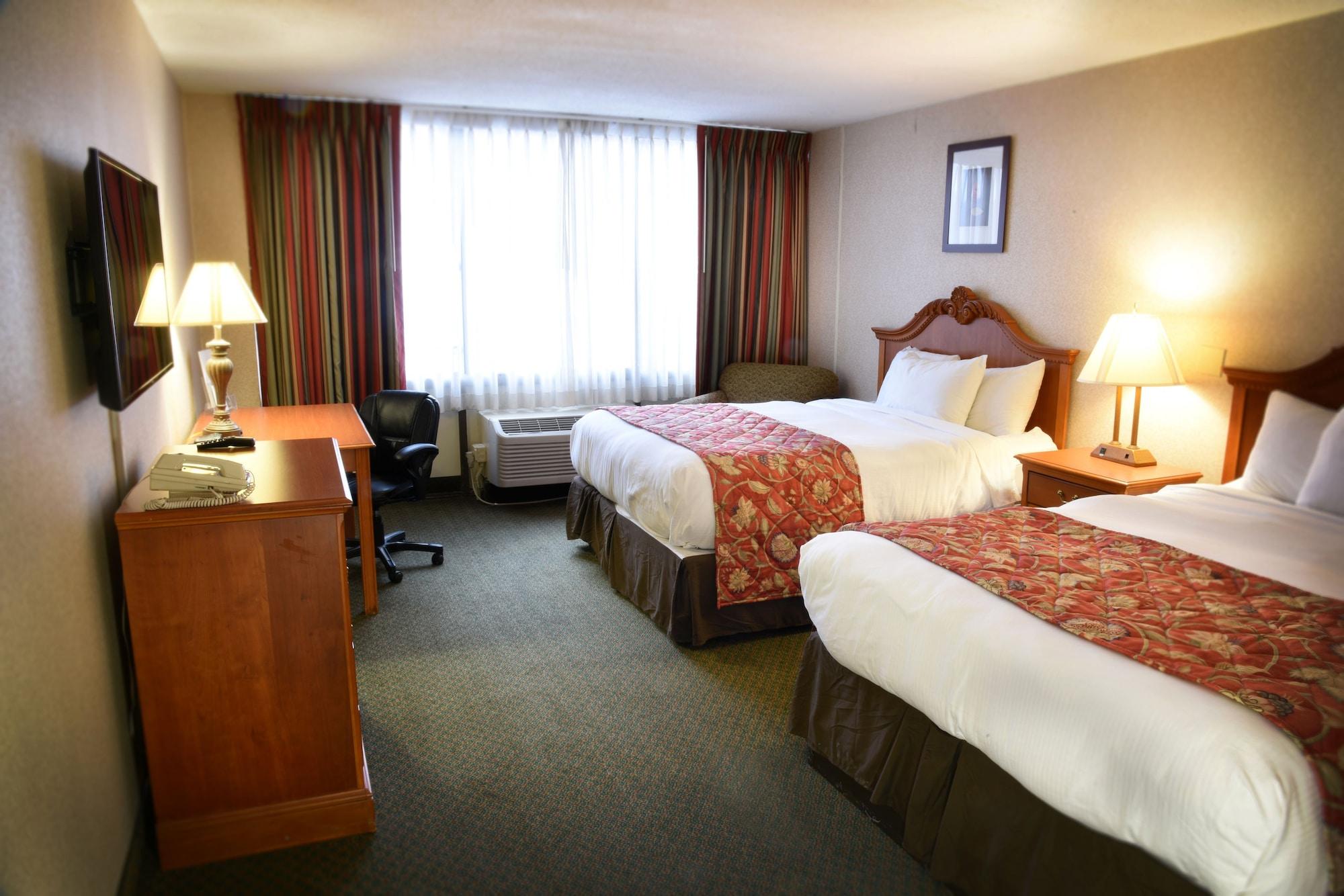 Ramada by Wyndham Triangle/Quantico Hotel Bagian luar foto
