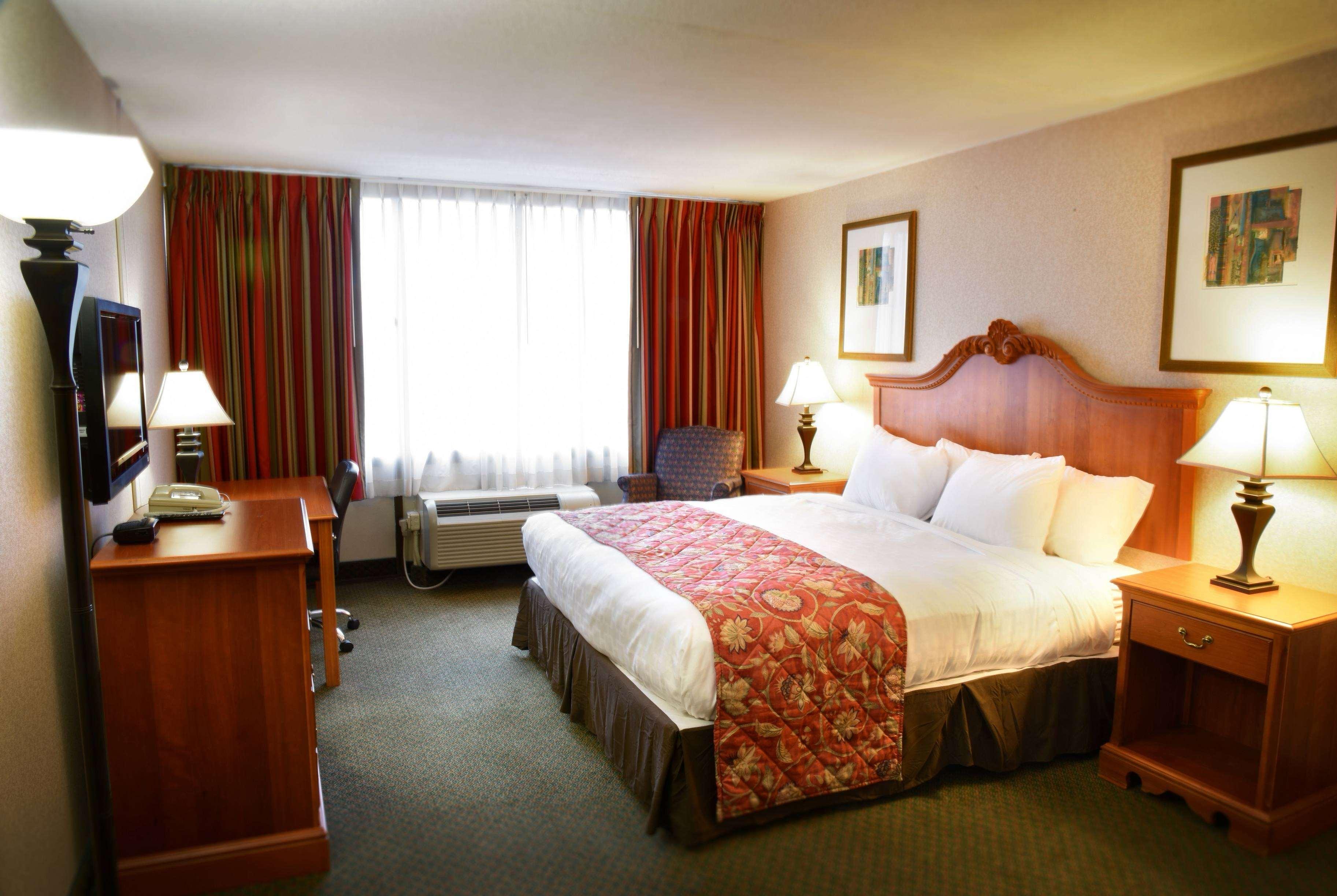 Ramada by Wyndham Triangle/Quantico Hotel Bagian luar foto