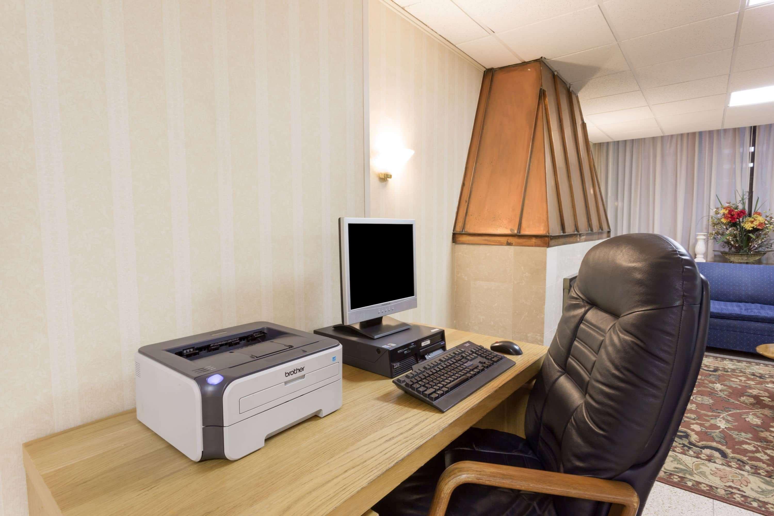 Ramada by Wyndham Triangle/Quantico Hotel Bagian luar foto