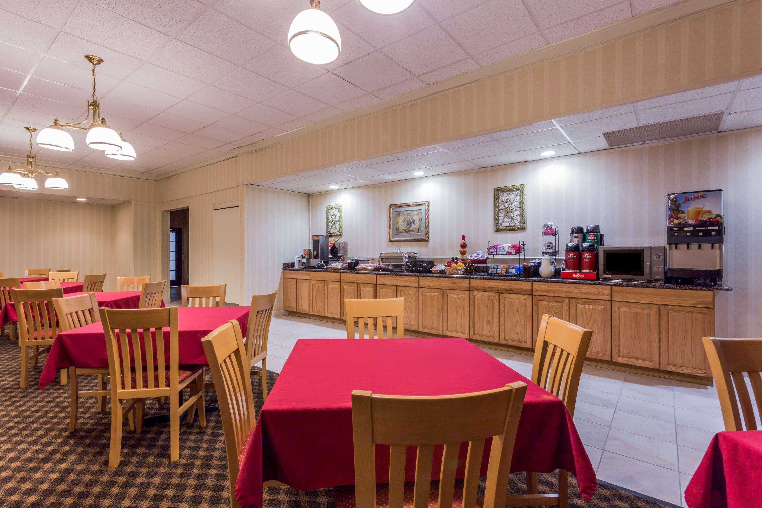Ramada by Wyndham Triangle/Quantico Hotel Bagian luar foto