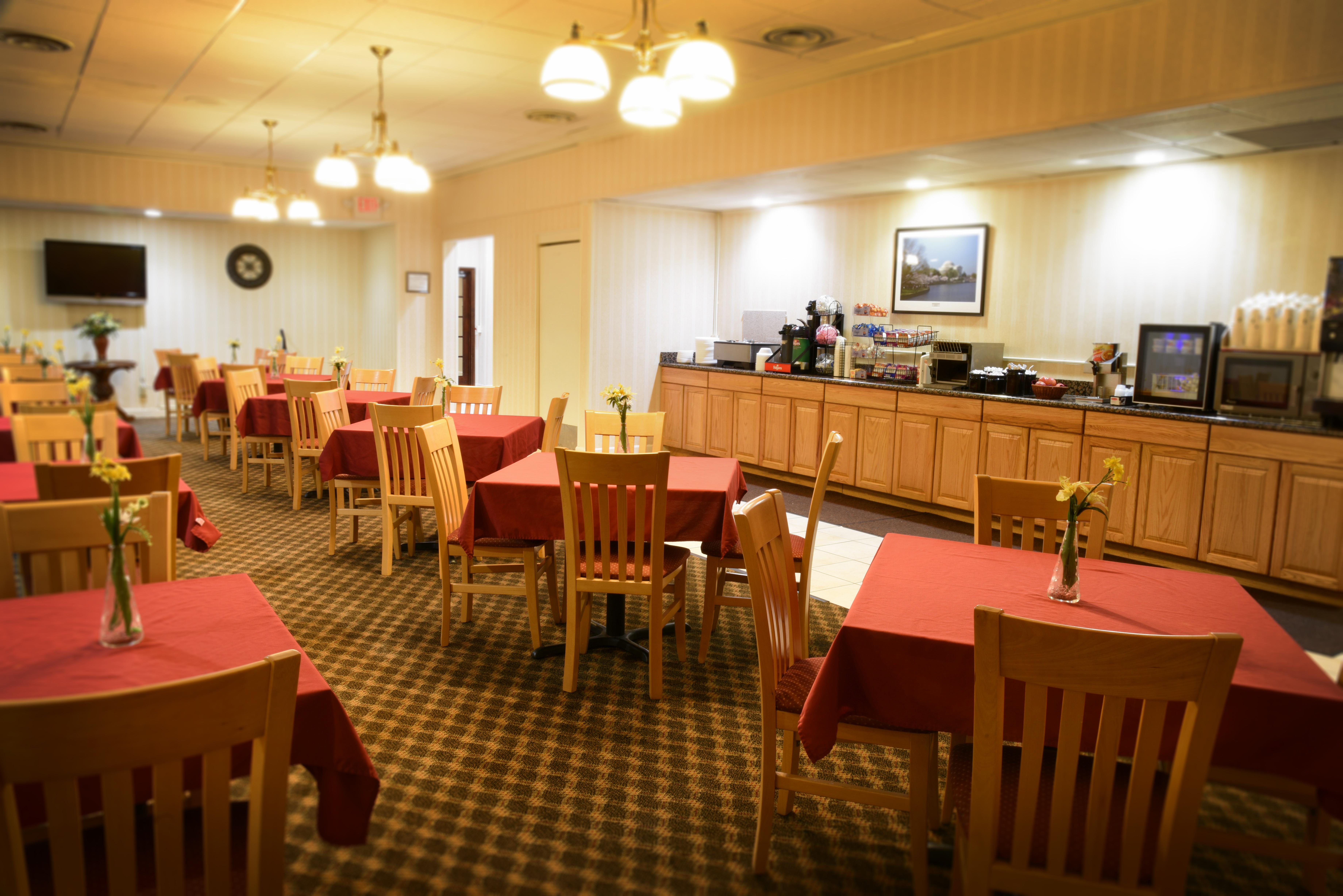 Ramada by Wyndham Triangle/Quantico Hotel Bagian luar foto