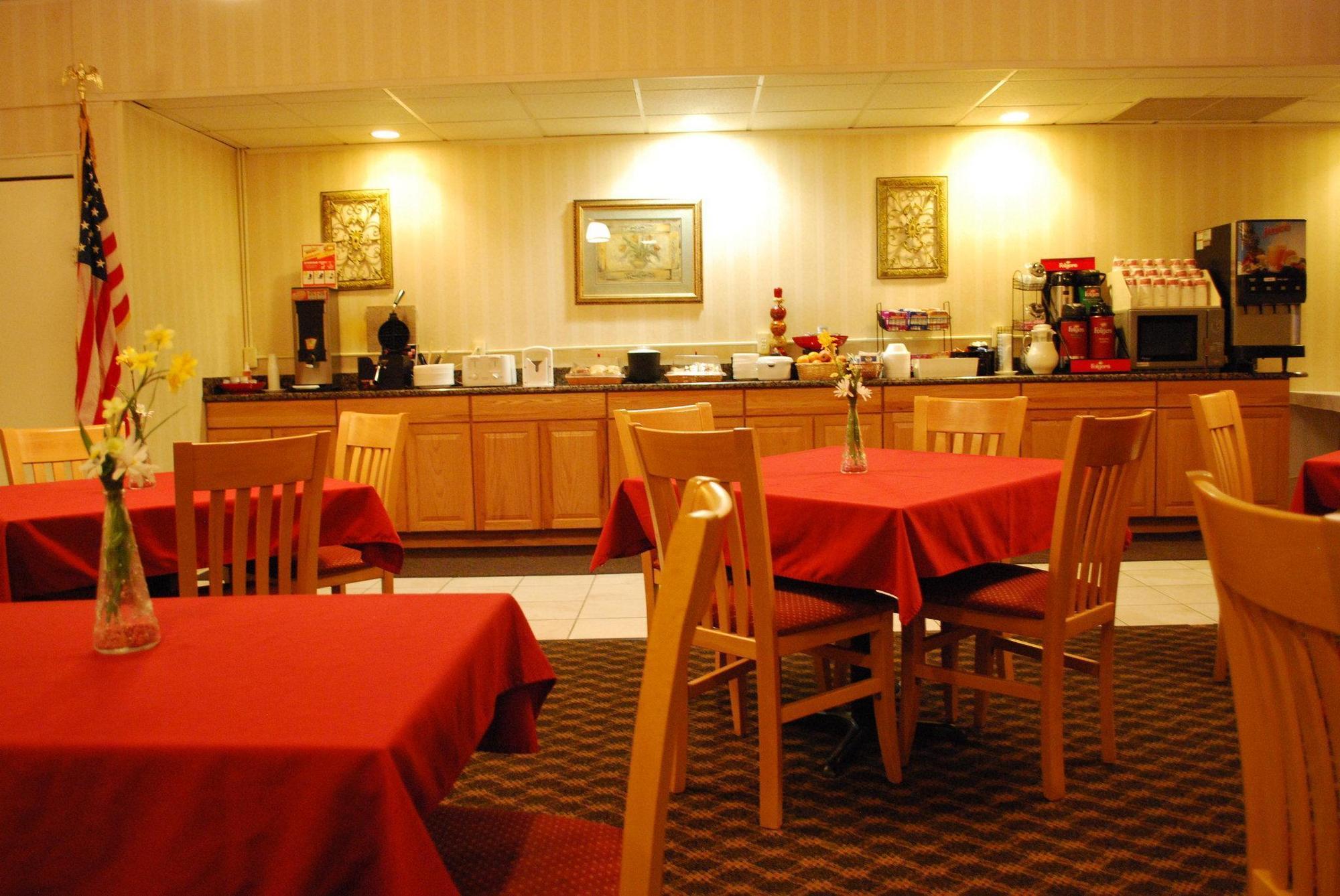 Ramada by Wyndham Triangle/Quantico Hotel Bagian luar foto